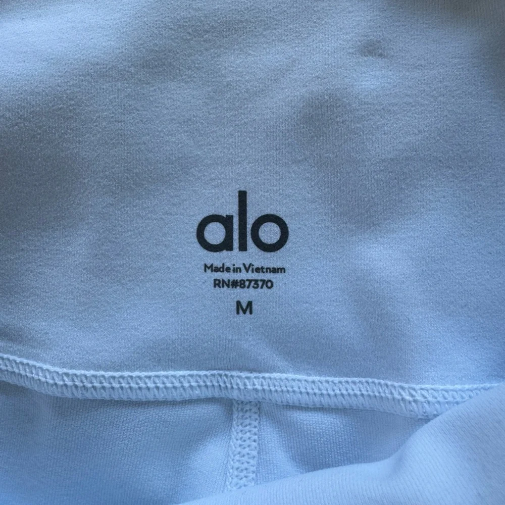 ALO Yoga High-Waist Airbrush Capri Leggings. White. Medium. NWT! - Picture 4 of 8